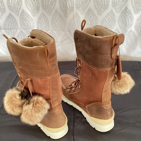 Manitobah Mukluks size 7 - Picture 2 of 4